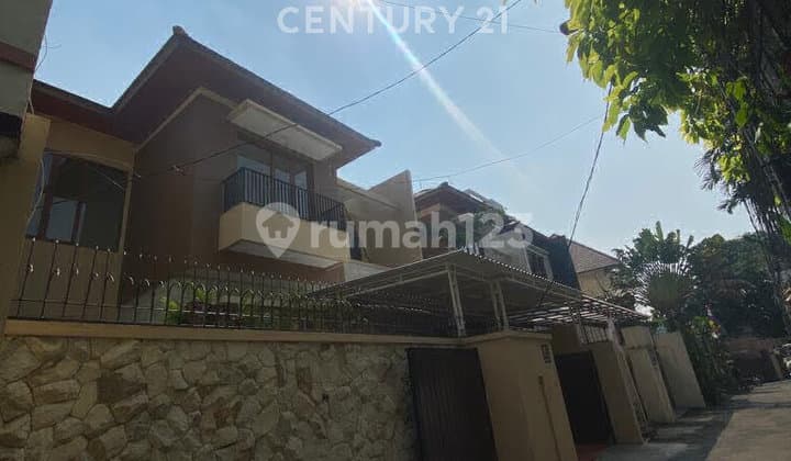 Rumah Mewah 2 Lantai Siap Huni & Terawat, di Kemang Barat Jakarta