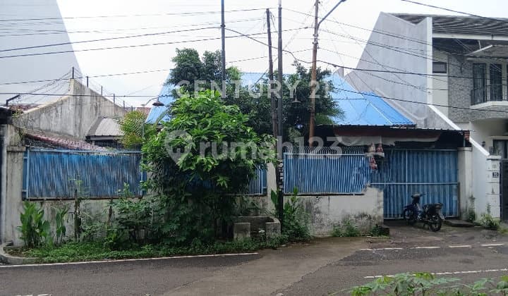 Rumah Hitung Tanah di Kawasan Elit Kayu Putih