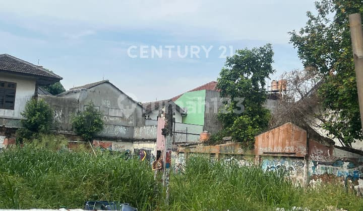 Land Plot by the Road Suitable for Business in Rawamangun