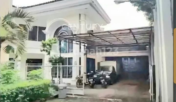 SPACIOUS HOUSE WITH SWIMMING POOL IN KEBAYORAN LAMA TOWNHOUSE