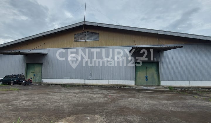 Largest Warehouse with 40 Feet Container Access on Bogor Main Road