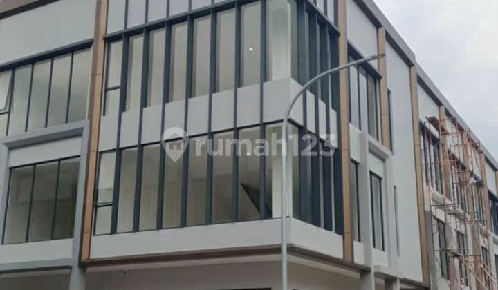 DIJUAL Ruko 3 Lantai di Gading Serpong TANGERANG Nggak Perlu Dicari, Sudah Jadi Pusat Perhatian
