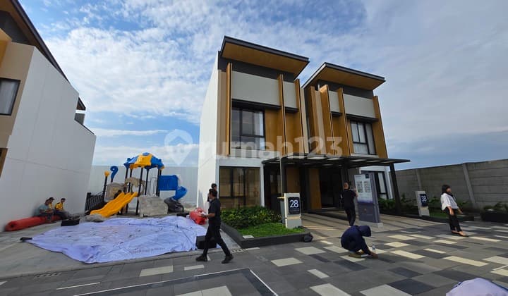 DIJUAL RUMAH 2 LANTAI DEKAT TOL DI JAKARTA BARAT SEBELAH BANDARA PERSIS LOKASI BAGUS BANGET KEMANA MANA DEKAT