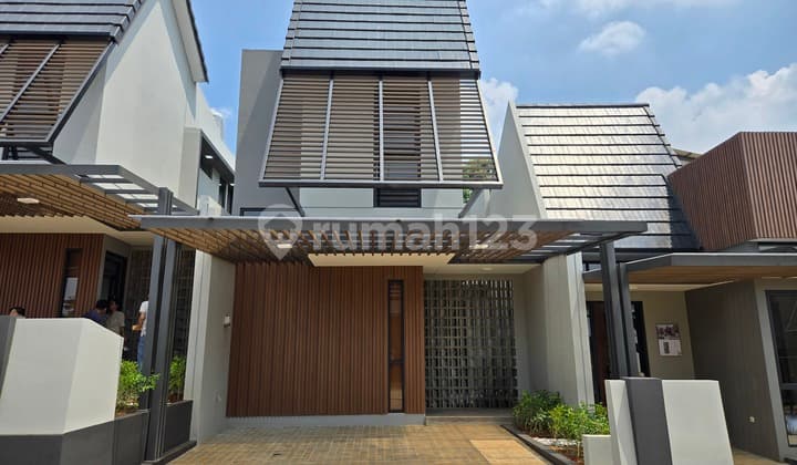 Dijual Rumah 2 Lantai Dekat Tol di BSD City 10 Menit Ke Stasiun Kereta Lokasi Sangat Strategis