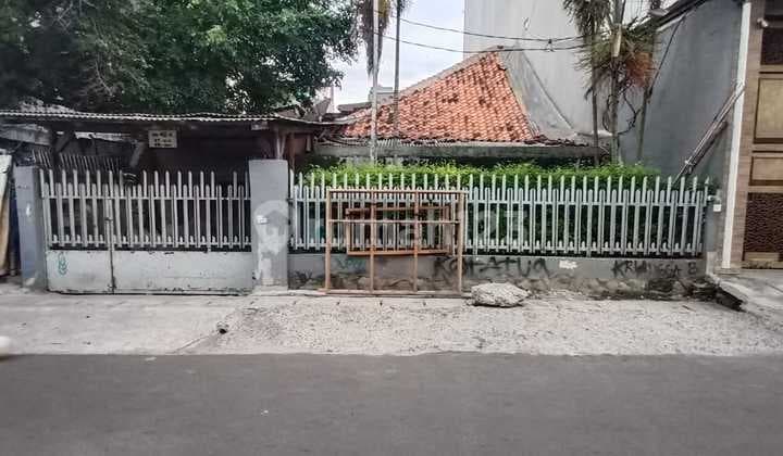 Rumah Gajah Mada Model Paviliun Jalan Lebar 3 Mobil