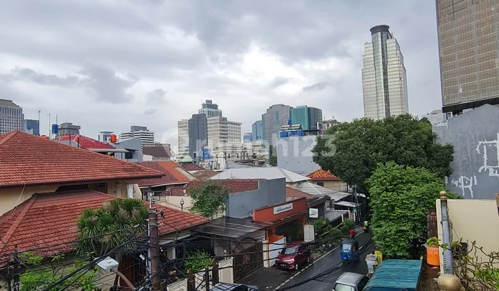 Rumah 3 Lantai Bebas Banjir Kebon Kacang Tanah Abang