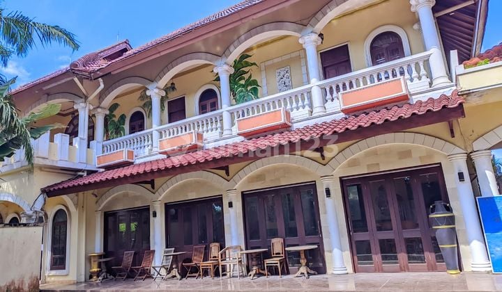 Kerobokan One Gates Sytem Villa Spanish Style
