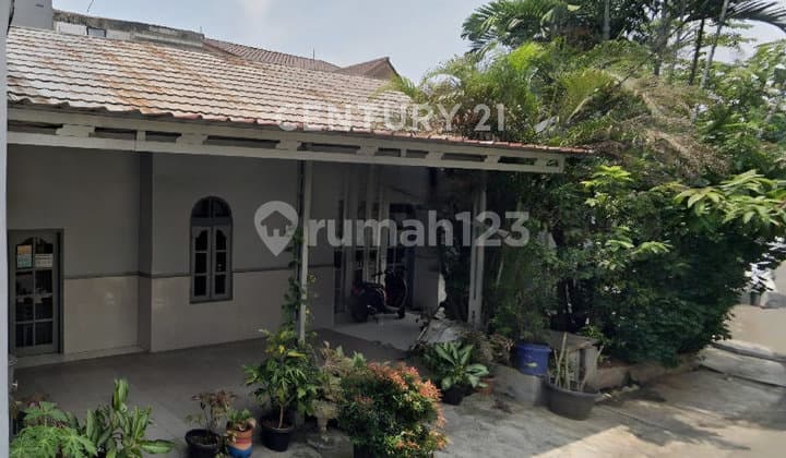 Large 197 M2 House in East Pisangan Suitable for Residence and Boarding
