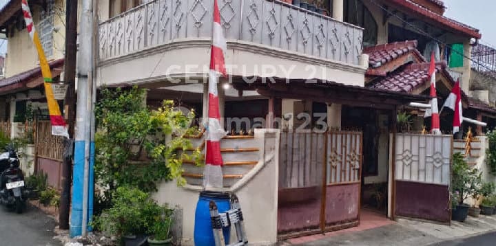 Hook House 2 Floors Near Pulomas and Kayu Putih East Jakarta
