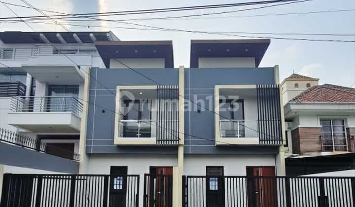 Rumah Arsitek Baru 2 Lantai di Meruya Jakbar - Spek Bata Merah, Skylight & Granit