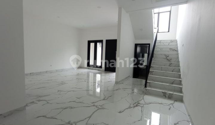 Rumah Modern Minimalis 2 Lt Siap Huni Thn Ini di Griya Loka Bsd