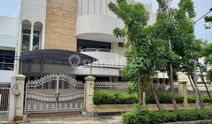 Rumah Tinggal / Usaha Raya Dharmahusada Indah di Jalan Raya Utama