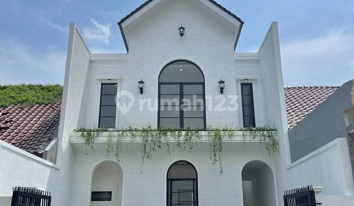 Rumah Colonial Modern Purimas Regency Rungkut 2 Lantai Open Space