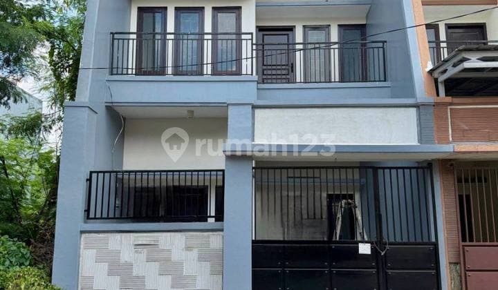 Rumah Klampis Semolo Tengah 2 Lantai Sudah Renovasi Hadap Selatan