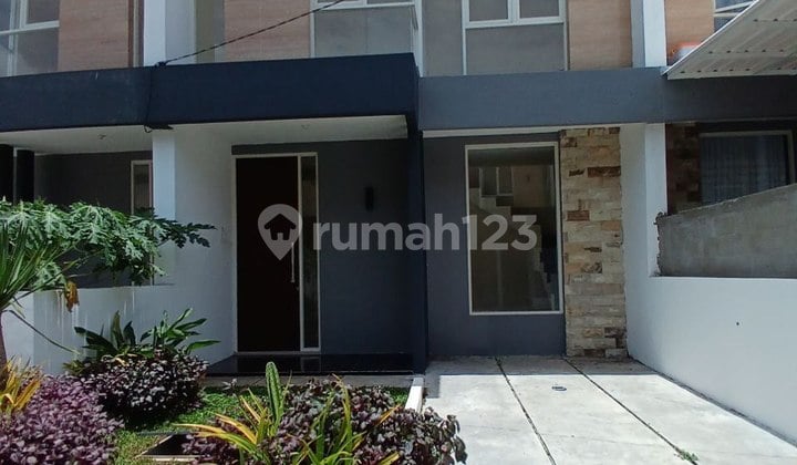 Rumah Baru The Greenlake Wonorejo 2 Lantai Posisi Hoek Taman Luas