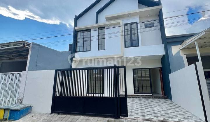 Rumah Baru Modern Classic di Mulyosari Utara Open Living Concept