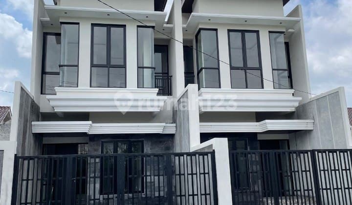 Rumah Baru American Style Greenlake Wonorejo 2 Lantai Dekat Merr