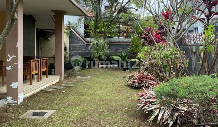 6 Bedroom House in the Cool Cigadung Area of Bandung City