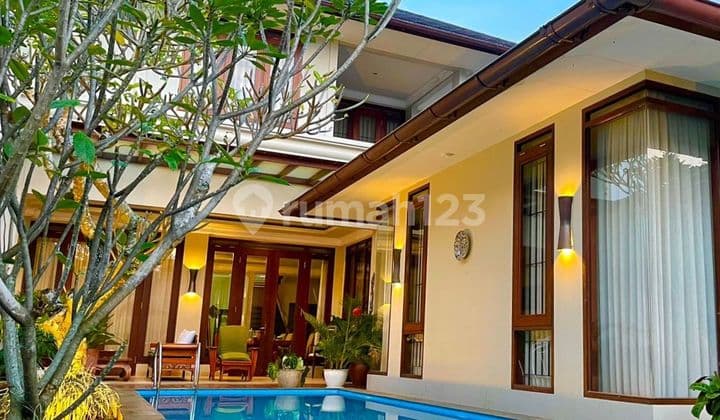 Rumah bagus dg pool di Geger Kalong