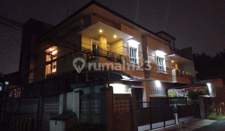 Rumah Usaha strategis bagus di Veteran