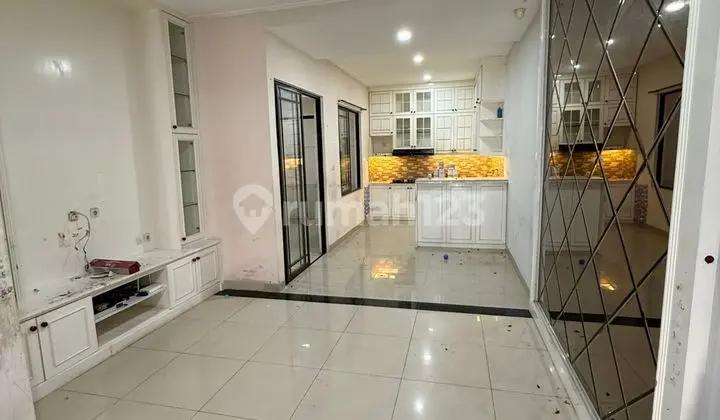 For Sale: House in Green Lake City, Asia Cluster