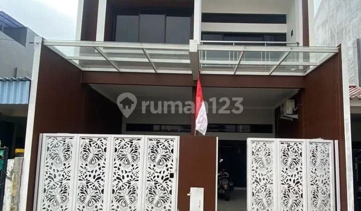 Rumah Baru 3 Lantai Dekat Pintu Tol & Summarecon