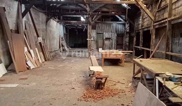 Rumah Hitung Tanah di Tengah Kota Cocok Dibangun Beberapa Rumah