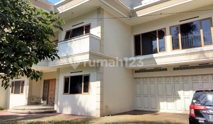 Villa Lembang 2 Lantai Taman Luas Dalam Komplek Panorama Lembang