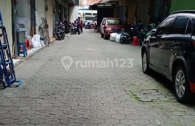 Shop House for Textile Business, Wing Road Tamim, Access for 2 Cars.