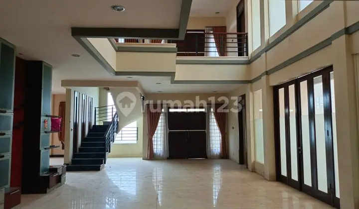 Strategic Location House, Serene, Main Road, Setraduta Bandung