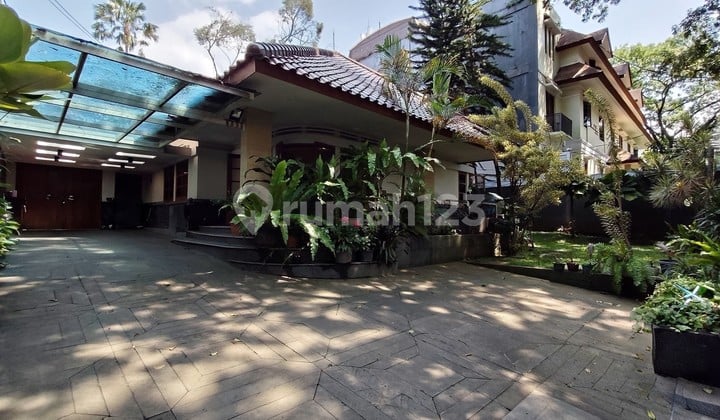 Rumah Timeless Jalan Imam Bonjol Dekat Universitas