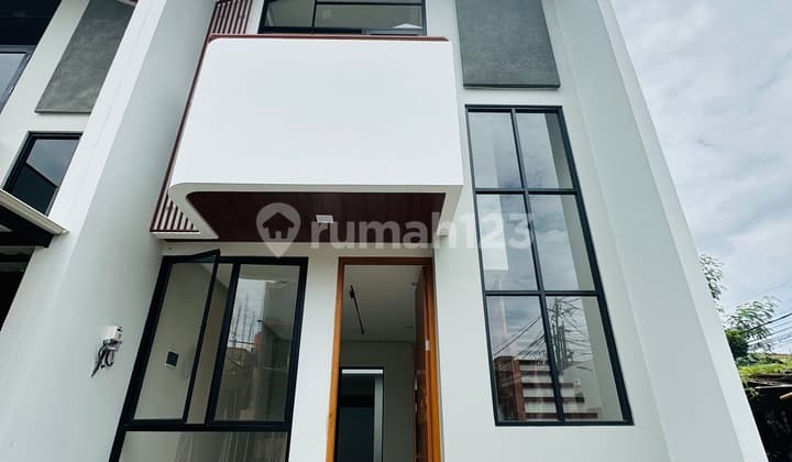 Rumah Bagus SHM di Jagakarsa bisa Custom Lay Out