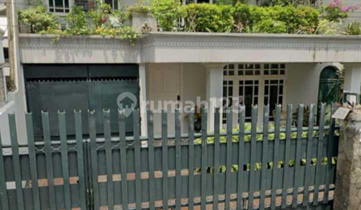 Rumah 2 Lantai di Jl. Kesehatan Jakarta Pusat Lokasi Strategis