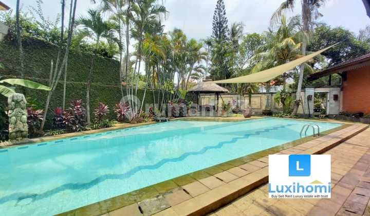 Dijual Rumah Nuansa Resort Semi Furnish di Jl.puri Mutiara Cilandak