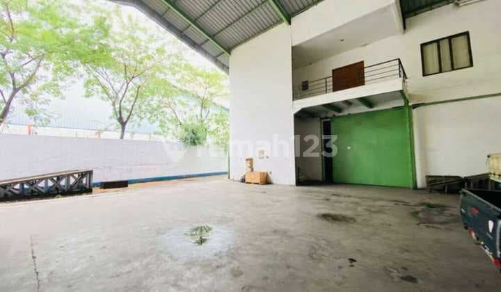 Gudang Alat Berat Brand Japan berikut Perusahaan + Unit + Spare part + Pelanggan nya di Kawasan Industri Pulo Gadung Jakarta Timur