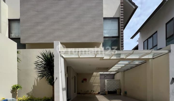 For Sale Rumah Modern Minimalis 2lt Luas Tanah 322m2 Ada Pool, Furnish, Lokasi Di Jagakarsa, Jakarta Selatan