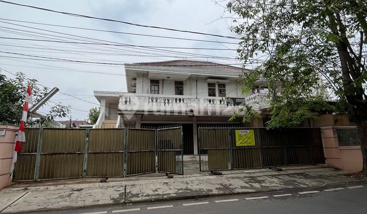 Dijual Rumah plus tempat Usaha di Jl.Wijaya Kusuma, Duren Sawit Bagus SHM - Sertifikat Hak Milik