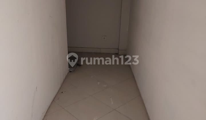 Ruko di Patos Hadap Mall 2 Lt Siap Huni Bagus