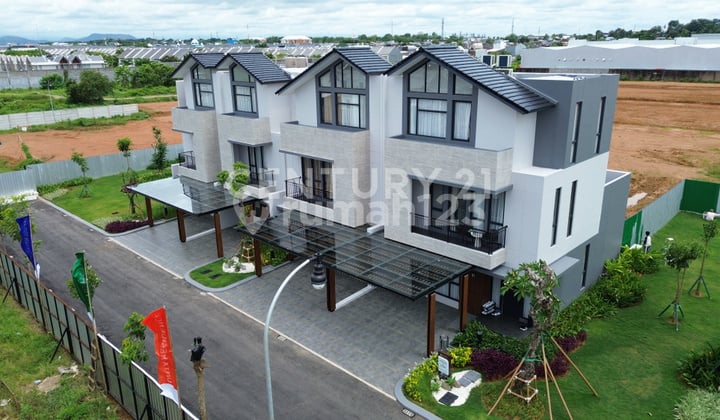 Rumah dengan Attic Summarecon Mutiara Makassar Dekat Bandara Mks