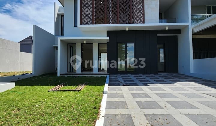 Rumah Aquamarine Lux Bulevard