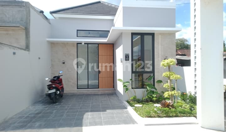 Luxury Ready-to-Occupy House SHM IMB Sleman Yogyakarta