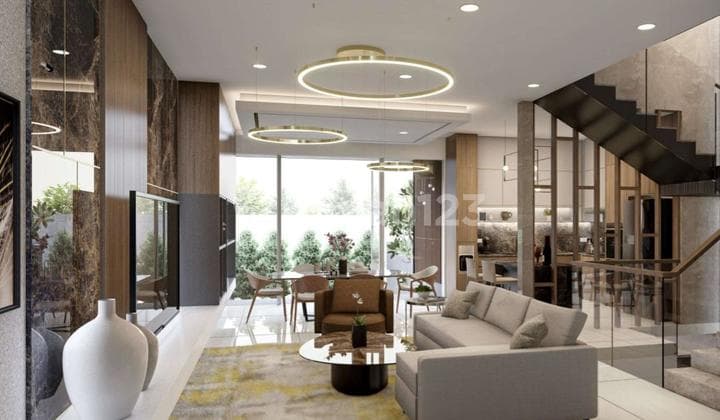Rumah 3 Lantai + Swimming Pool di Setraduta Lavida Jarang Ada