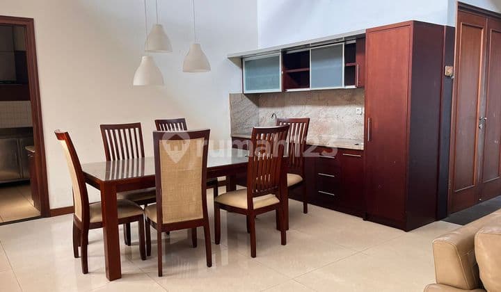 Rumah Cantik 2 Lantai Setraduta Modern design