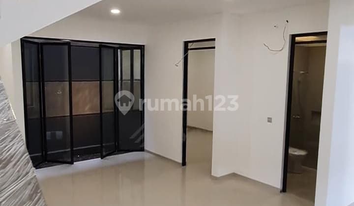 Rumah modern minimalis 2 lantai di Taman Kopo Indah