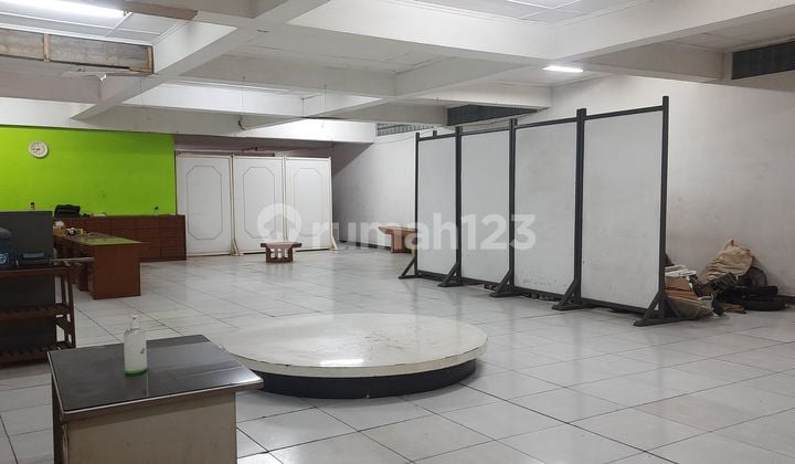 Disewakan Rumah Sekaligus Ruang Usaha Cocok Untuk Kantor di Mainroad Ciateul Bandung