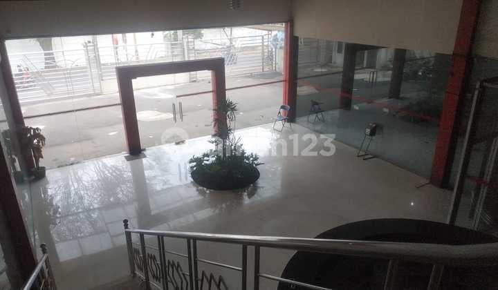 Ruang usaha mainroad ex Dealer Motor di Majalaya