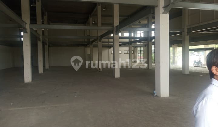 Sewa Gudang strategis di pulo gadung, akses container 864m2