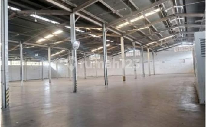 Gudang Parkiran Luas Dengan Loading Dock di Pulo Gadung Jakarta Timur