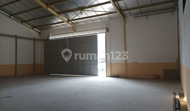 Sewa gudang terdekat di Cakung Jakarta Timur 3000m2 Strategis Baru Ada loading dock dekat tol bebas banjir