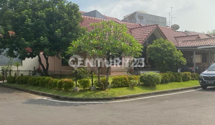 Single-Story House with Location Near Mall & Karawaci Toll Exit, Jakarta.